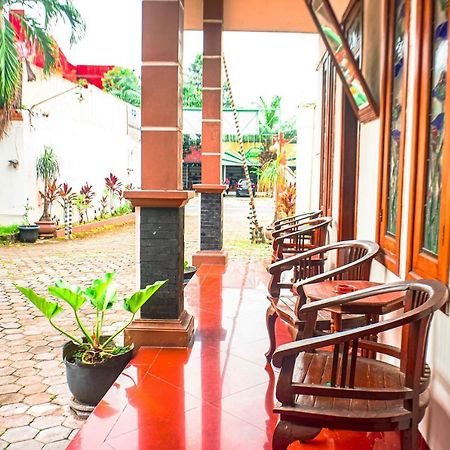 Hotel Laweyan Solo Экстерьер фото