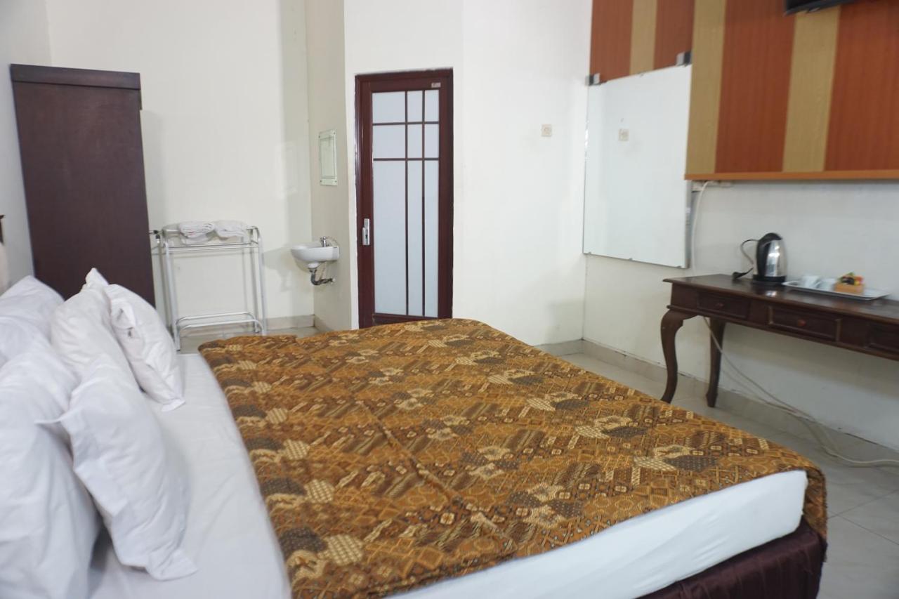 Hotel Laweyan Solo Экстерьер фото
