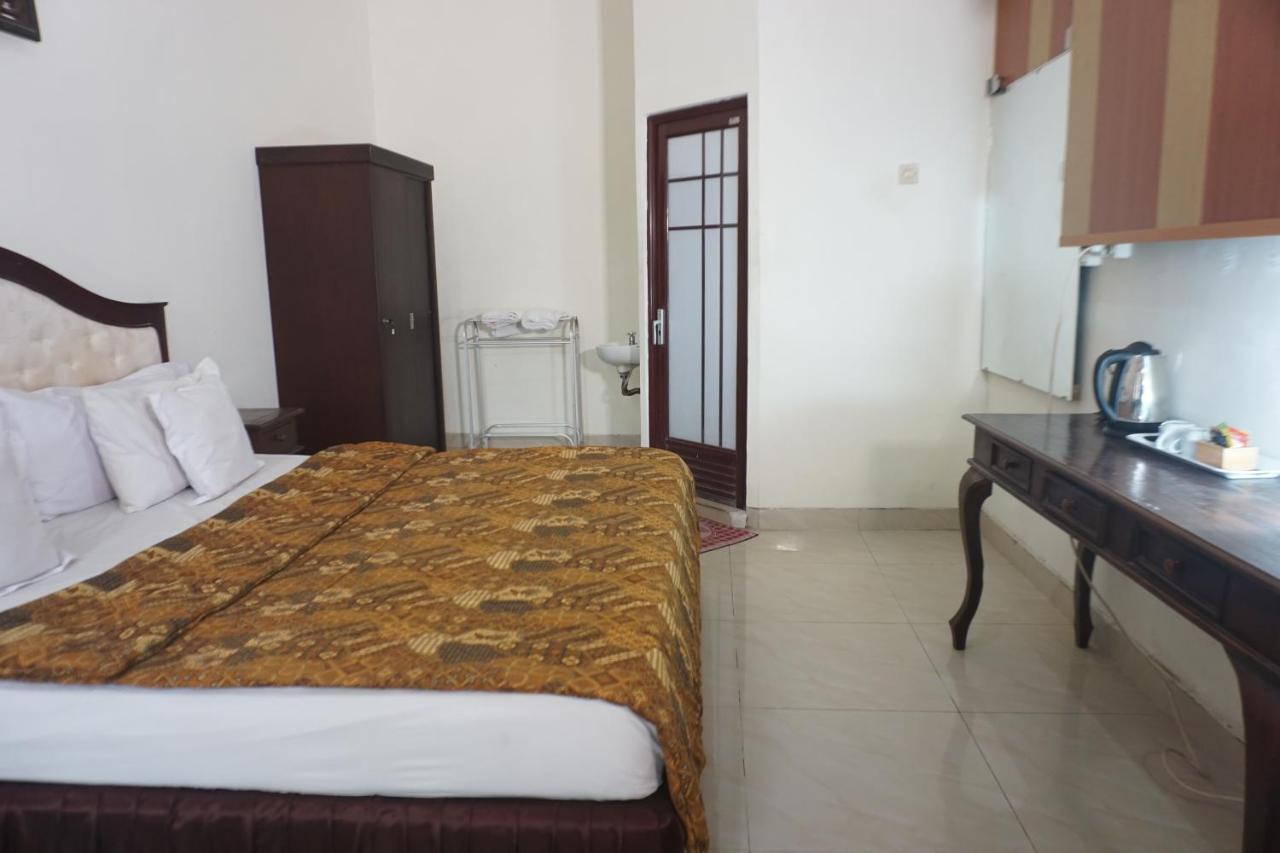 Hotel Laweyan Solo Экстерьер фото
