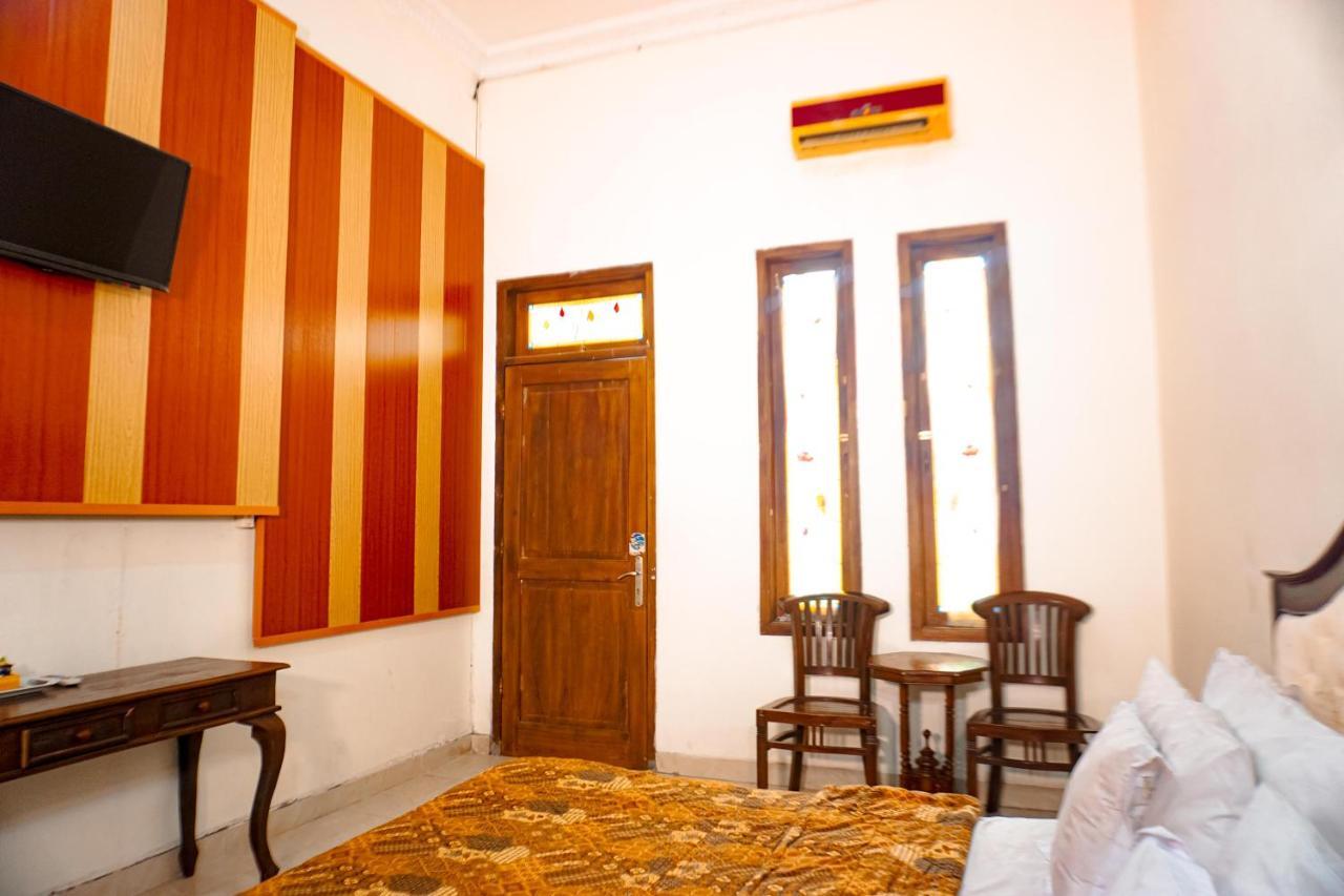 Hotel Laweyan Solo Экстерьер фото