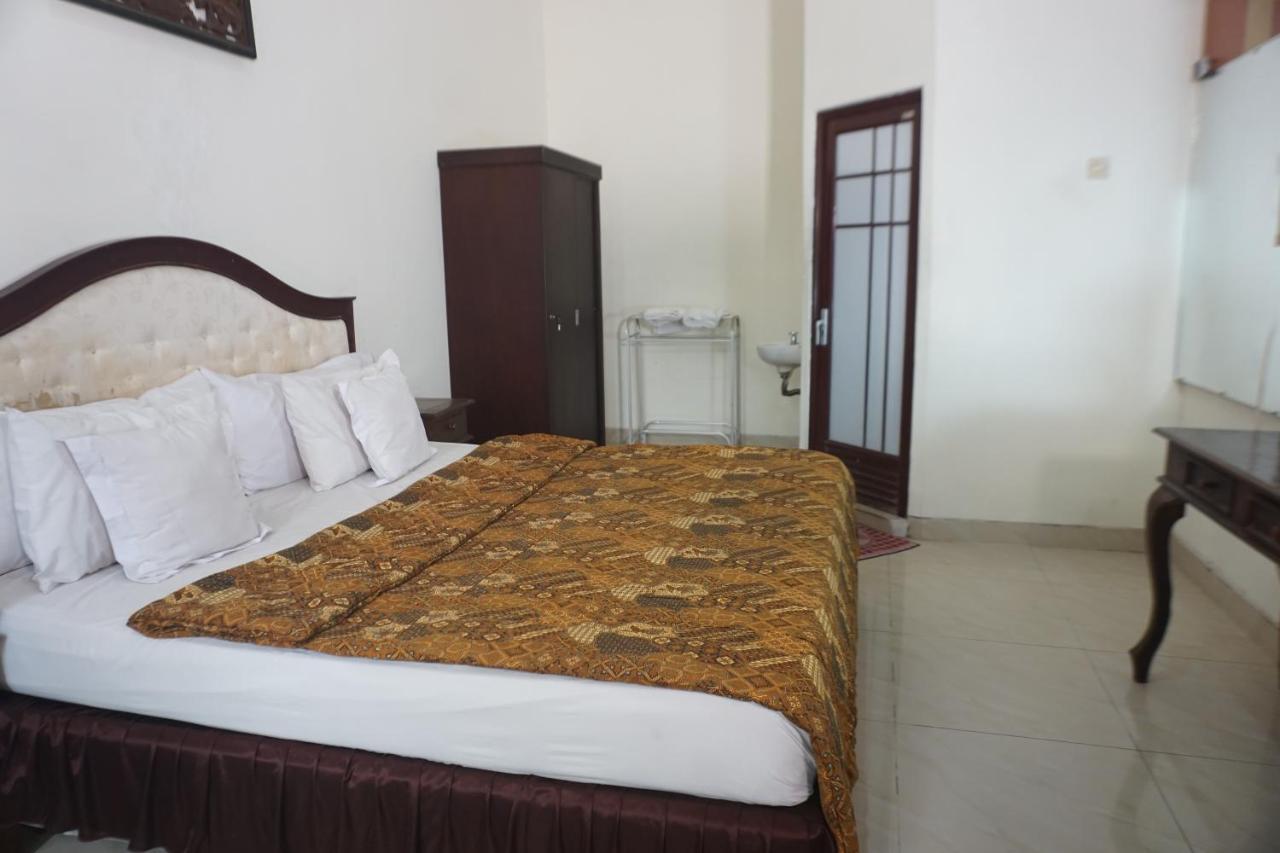 Hotel Laweyan Solo Экстерьер фото