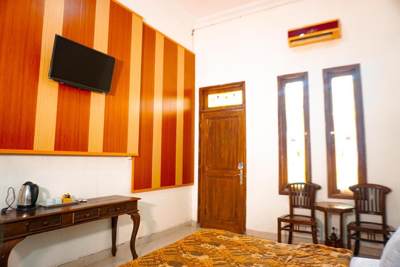 Hotel Laweyan Solo Экстерьер фото