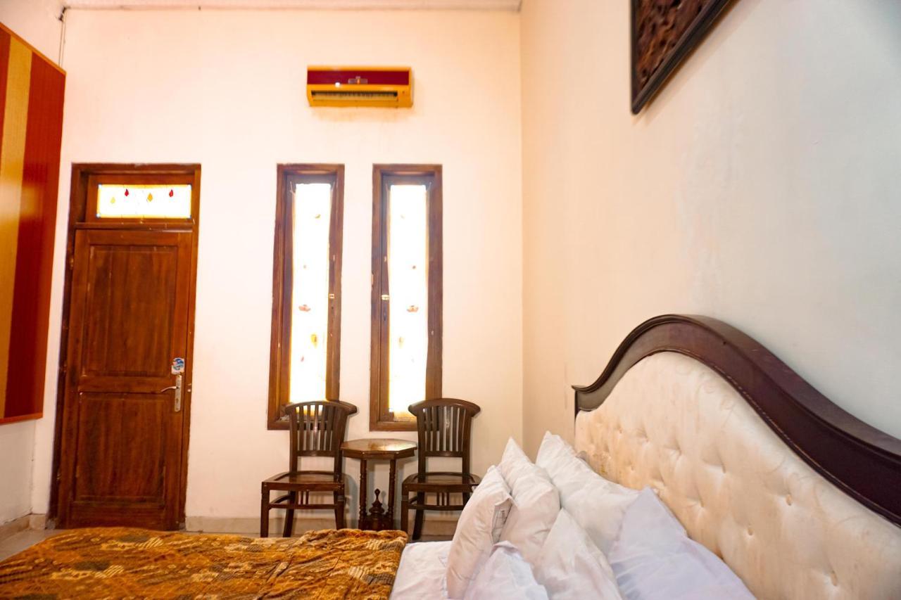 Hotel Laweyan Solo Экстерьер фото